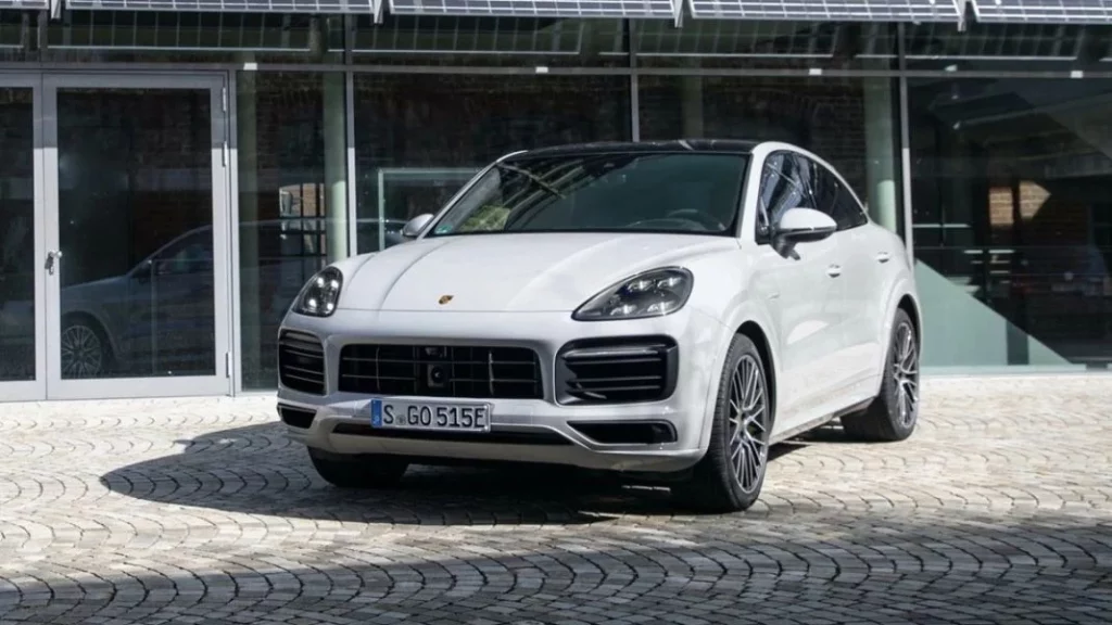Porsche y Mercedes, presentes en la colección de Gerard Piqué