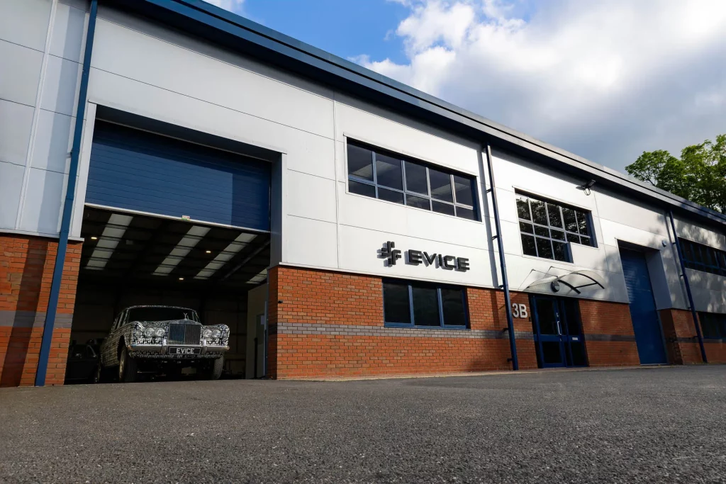 Evice, la firma que reimagina los Rolls-Royce más clásicos y los convierte en eléctricos 4 Motor16 prototype rolls royce silver shadow ev by evice 100953365 h Motor16