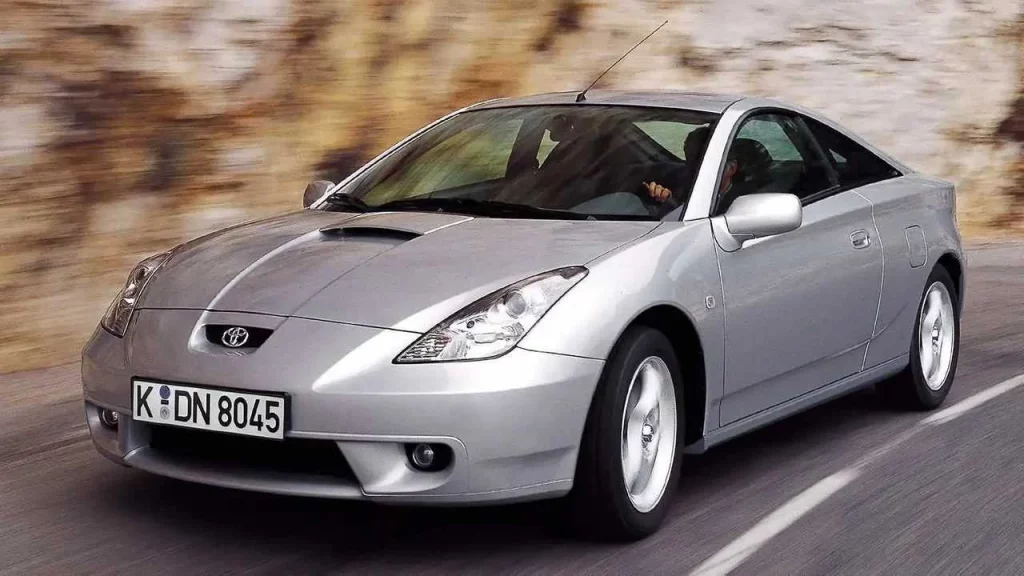 La apasionada noche de amor entre un Toyota RAV4 y un Toyota Celica 2 Motor16 La combinación entre el RAV y el Celica, un símbolo de creatividad entre modelos de Toyota