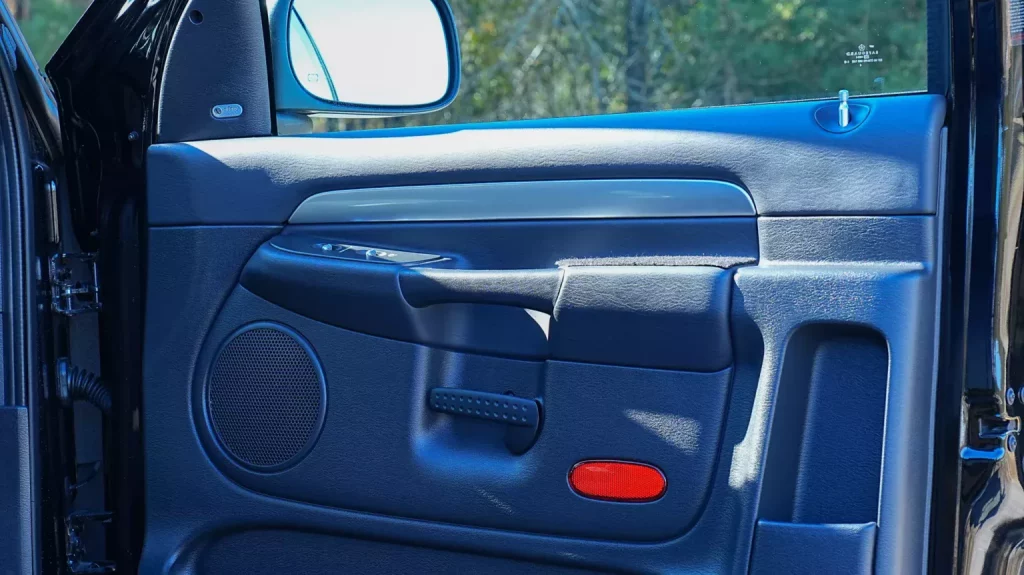 El RAM 1500 que te hará olvidar los F-150 Raptor R y 1500 TRX por un módico precio 12 Motor16 2004 Dodge Ram SRT 10 BaT 10 Motor16