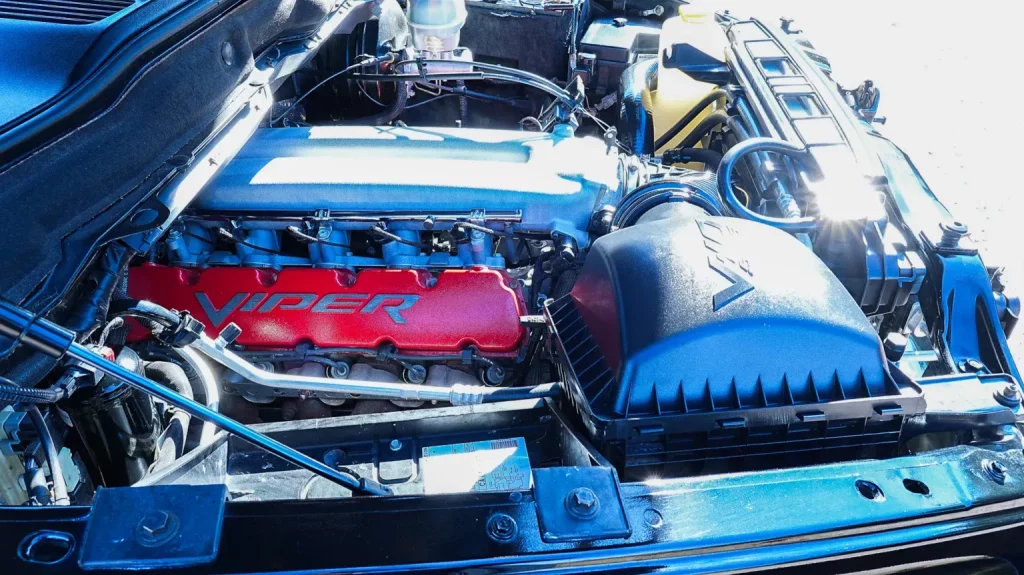 El RAM 1500 que te hará olvidar los F-150 Raptor R y 1500 TRX por un módico precio 1 Motor16 2004 RAM 1500 SRT-10. BaT. Imagen motor.