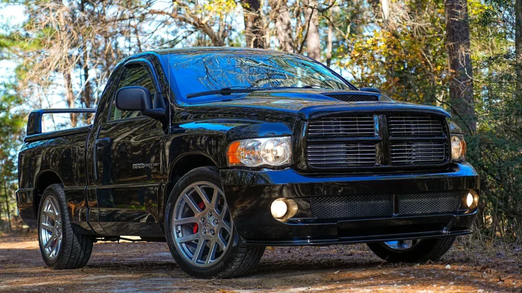 El RAM 1500 que te hará olvidar los F-150 Raptor R y 1500 TRX por un módico precio 6 Motor16 2004 Dodge Ram SRT 10 BaT 6 Motor16