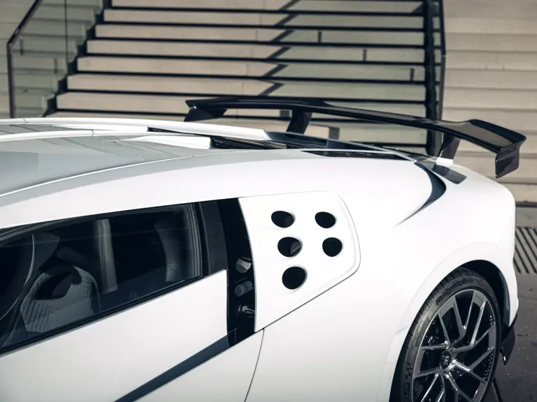 Bugatti Centodieci: O la forma más sencilla de ganar 7 millones en dos años 17 Motor16 2023 Bugatti Centodieci RM Sothebys 27 Motor16