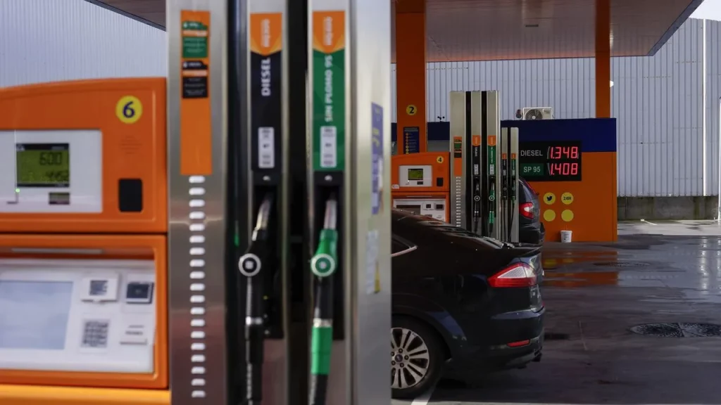 La cadena de gasolineras que revienta el precio de la gasolina y el diésel: 25 céntimos de diferencia no es ninguna tontería 2 Motor16 2024 gasolinera plenoil surtidor low cost Motor16