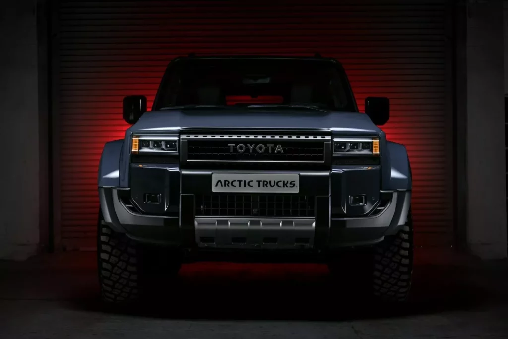 El Toyota Land Cruiser se convierte en una apisonadora gracias a Arctic Trucks 4 Motor16 2025 Arctic Trucks Toyota Land Cruiser AT37 1 Motor16