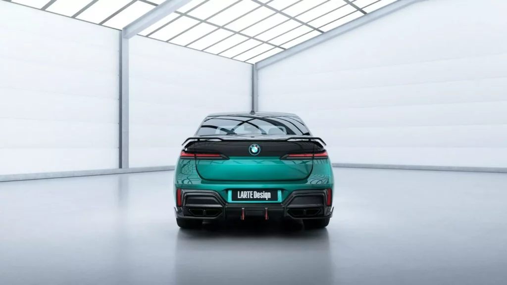 El BMW Serie 7 más trasgresor corre por cuenta de Larte Design 3 Motor16 2025 BMW Serie 7 Larte Design. Imagen trasera.