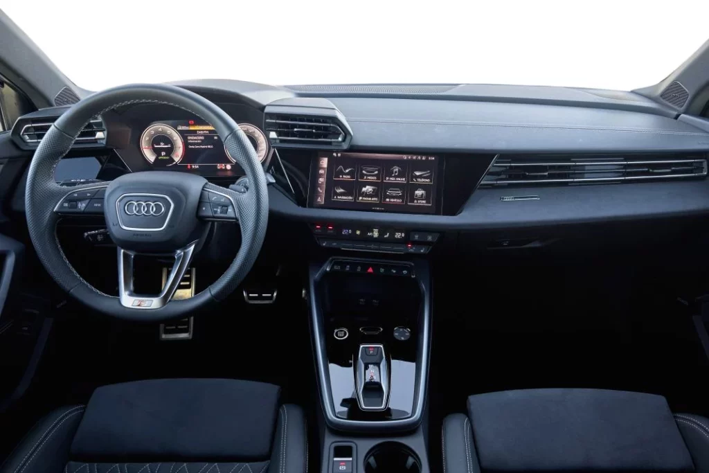 Prueba del Audi A3 Sedan 35 TFSI S tronic: Un clásico moderno 2 Motor16 Audi A3 Sedan 35 TFSI S tronic Black Line (2)
