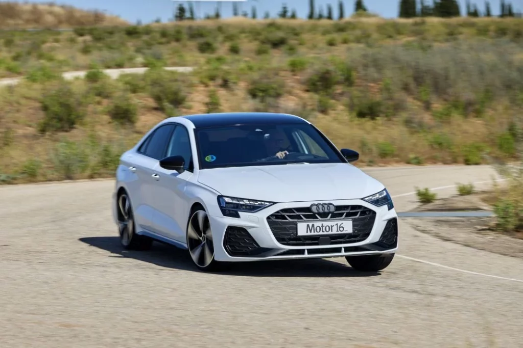 Prueba del Audi A3 Sedan 35 TFSI S tronic: Un clásico moderno 5 Motor16 Audi A3 Sedan 35 TFSI S tronic Black Line 20 Motor16