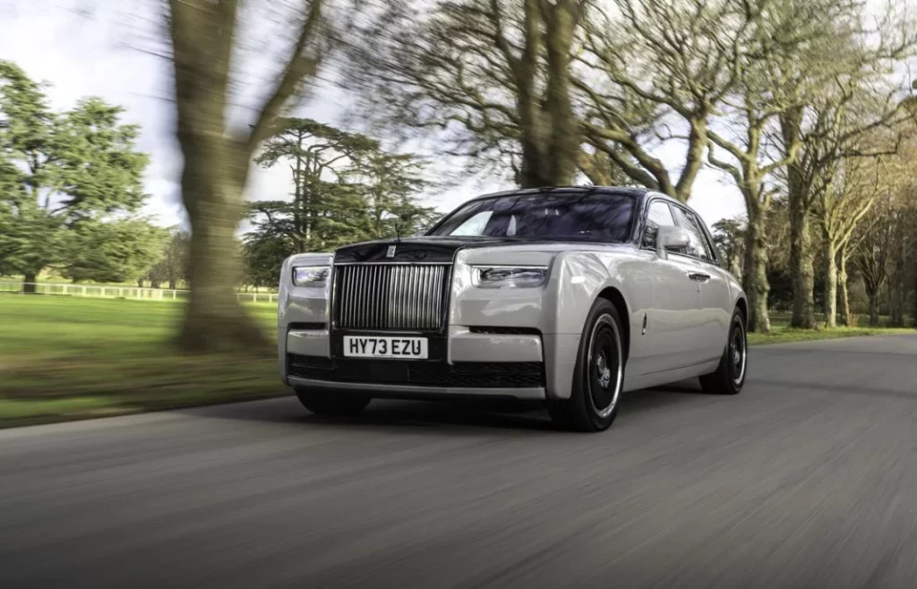 Bespoke, la división más exclusiva de Rolls-Royce, la 'niña bonita' de la marca 45 Motor16 BESPOKE ROLLS ROYCE 35 Motor16