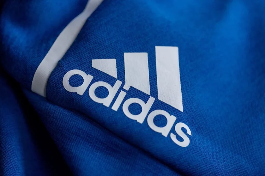 adidas desembarca en la Fórmula 1 2 Motor16 EuropaPress 5822154 filed 08 march 2022 bavaria herzogenaurach the logo of the sporting goods Motor16