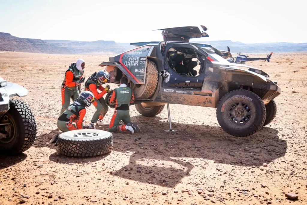 Un Dakar demasiado duro, y además con otro enemigo inesperado 4 Motor16 EuropaPress 6439543 200 al attiyah nasser qat boulanger edouard fra dacia the dacia sandriders Motor16