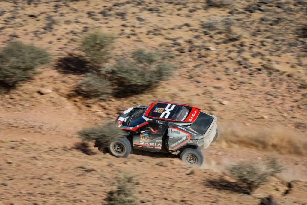 Un Dakar demasiado duro, y además con otro enemigo inesperado 6 Motor16 EuropaPress 6440426 219 loeb sebastien fra lurquin fabian bel dacia the dacia sandriders fia Motor16