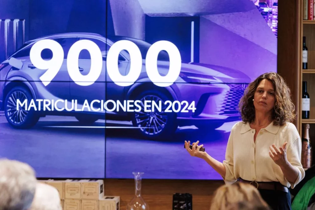 El 'buen humor' de Lexus con sus cifras de 2024 2 Motor16 EuropaPress 6443559 directora lexus espana mar pieltain interviene encuentro medios Motor16