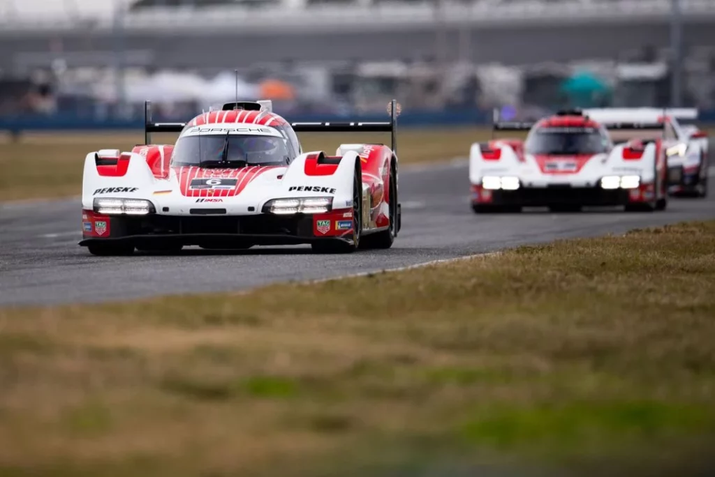 Las 24 Horas de Daytona: genuinamente americanas, aunque ya no tanto 6 Motor16 EuropaPress 6474018 06 mathieu jaminet fra matt campbell aus kevin estre fra porsche penske Motor16