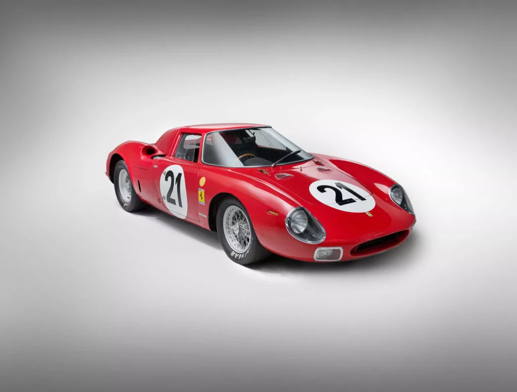 Si te sobran 25 millones de euros, quizá te puedas hacer con un Ferrari de leyenda 3 Motor16 Ferrari 250 LM 1964 1 Motor16