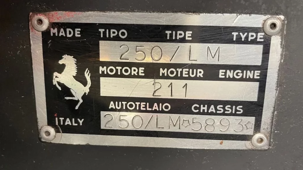 Si te sobran 25 millones de euros, quizá te puedas hacer con un Ferrari de leyenda 11 Motor16 Ferrari 250 LM 1964 11 Motor16