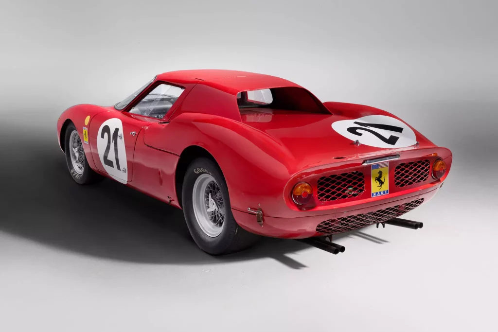 Si te sobran 25 millones de euros, quizá te puedas hacer con un Ferrari de leyenda 4 Motor16 Ferrari 250 LM 1964 2 Motor16