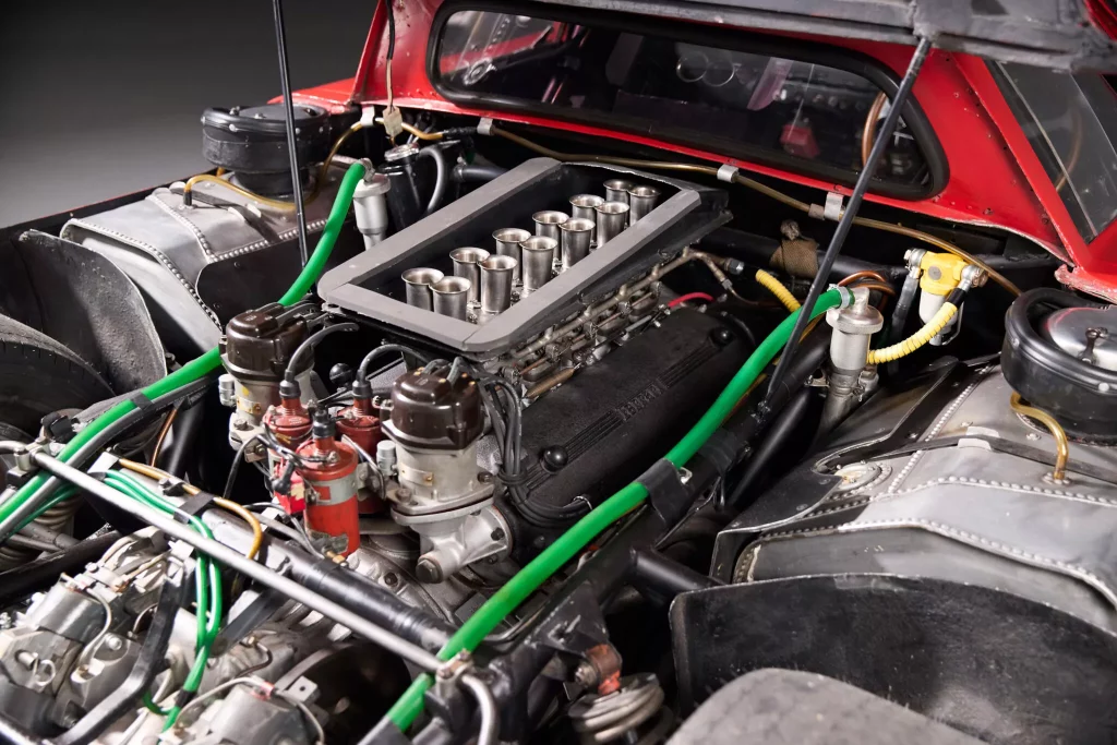 Si te sobran 25 millones de euros, quizá te puedas hacer con un Ferrari de leyenda 2 Motor16 Ferrari-250-LM-1964 (3)