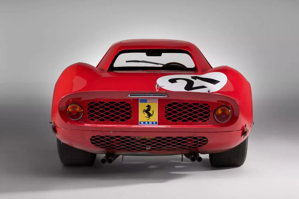 Si te sobran 25 millones de euros, quizá te puedas hacer con un Ferrari de leyenda 5 Motor16 Ferrari 250 LM 1964 5 Motor16