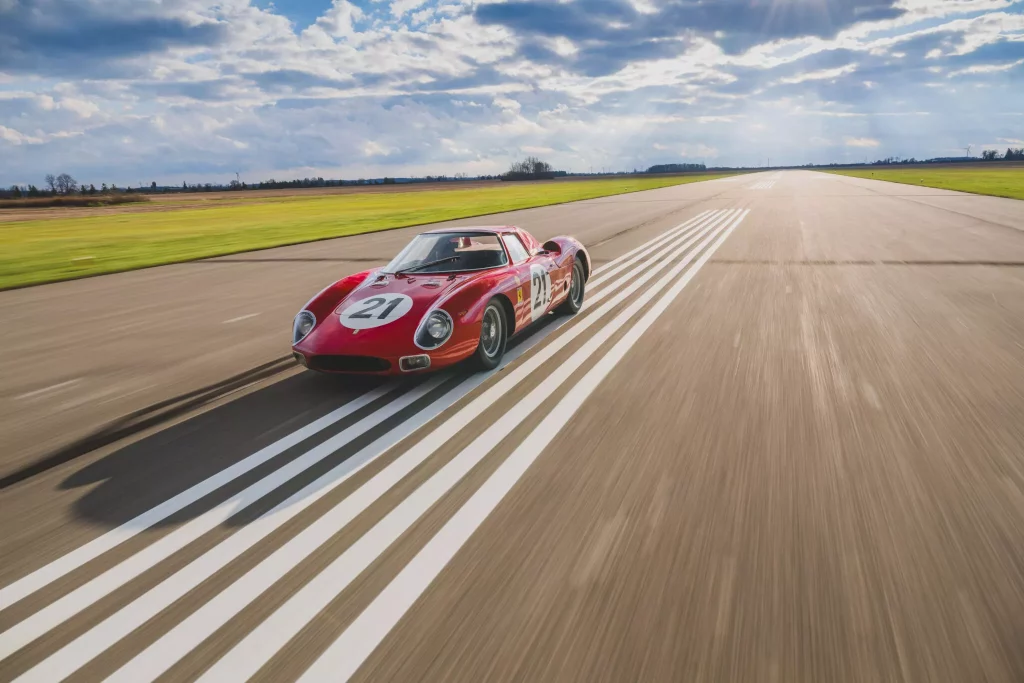 Si te sobran 25 millones de euros, quizá te puedas hacer con un Ferrari de leyenda 6 Motor16 Ferrari 250 LM 1964 6 Motor16