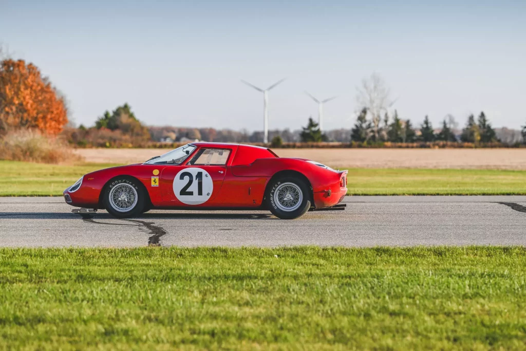 Si te sobran 25 millones de euros, quizá te puedas hacer con un Ferrari de leyenda 8 Motor16 Ferrari 250 LM 1964 8 Motor16