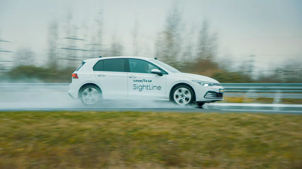 Goodyear SightLine: Llega el neumático sabelotodo 5 Motor16 Goodyear sightline rueda neumatico inteligente aeb 3 Motor16