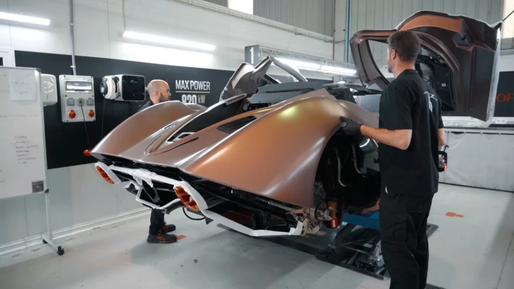 Este superdeportivo se construye a mano en Barcelona y tarda 8 meses en ser terminado 17 Motor16 Hispano Suiza Carmen Sagrera como se fabrica 16 Motor16