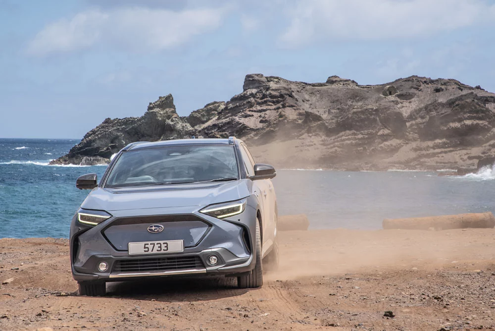 Subaru electrifica la isla habitada más remota del mundo 10 Motor16 SUBARU SOLTERRA ISLA SANTA ELENA31 Motor16