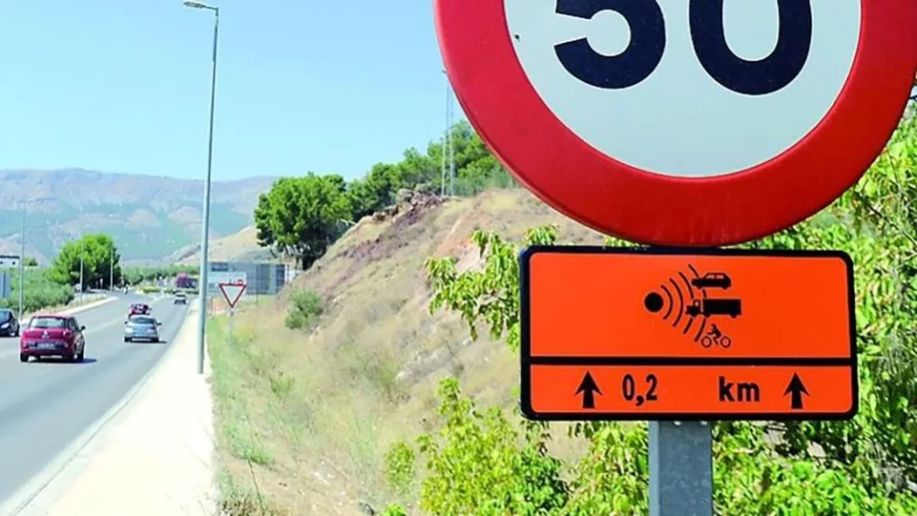 Senal radar naranja 1 Motor16