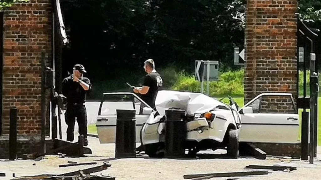 Así quedó el sensacional Volkswagen clásico que estrellaron contra la puerta de la residencia del primer ministro de Reino Unido 1 Motor16 El Volkswagen quedó destrozado