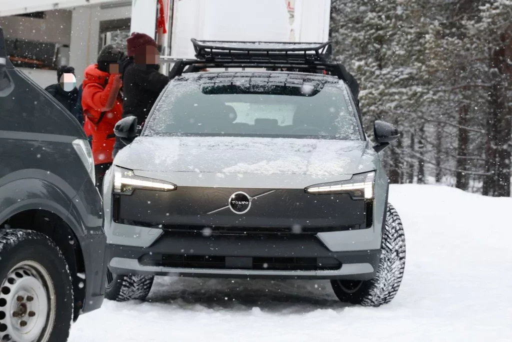 Volvo ultima los detalles del EX30 Cross Country… sin camuflaje 3 Motor16 Volvo EX30 Cross Country 1 Motor16