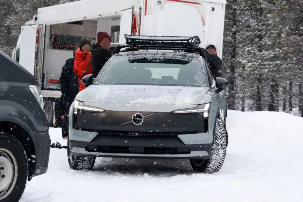 Volvo ultima los detalles del EX30 Cross Country… sin camuflaje 4 Motor16 Volvo EX30 Cross Country 2 Motor16
