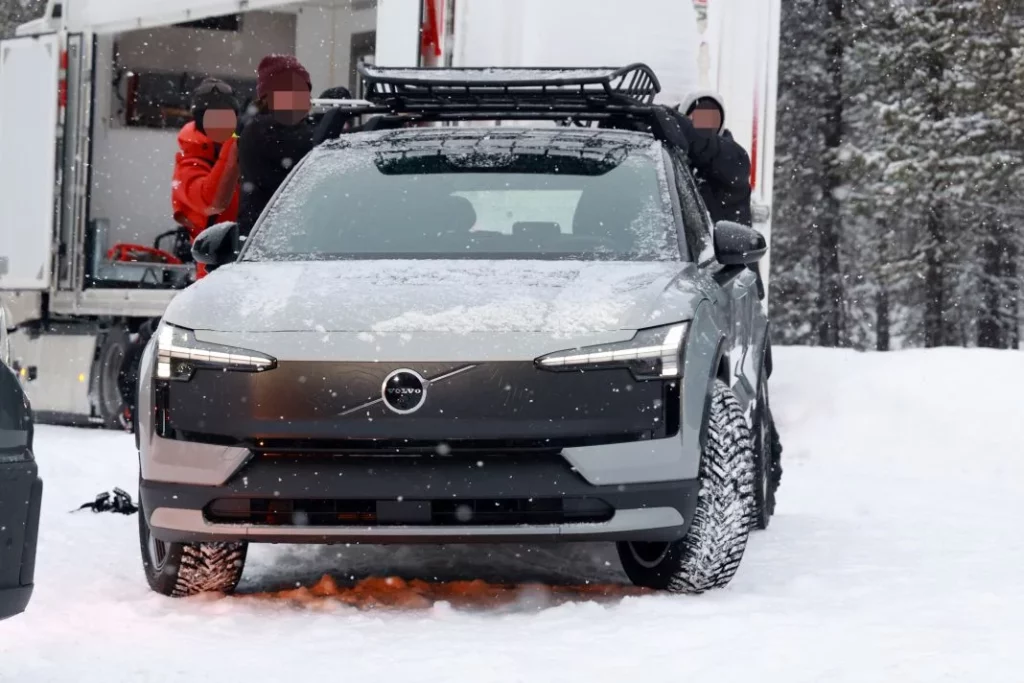 Volvo ultima los detalles del EX30 Cross Country… sin camuflaje 1 Motor16 Volvo EX30 Cross Country (3)