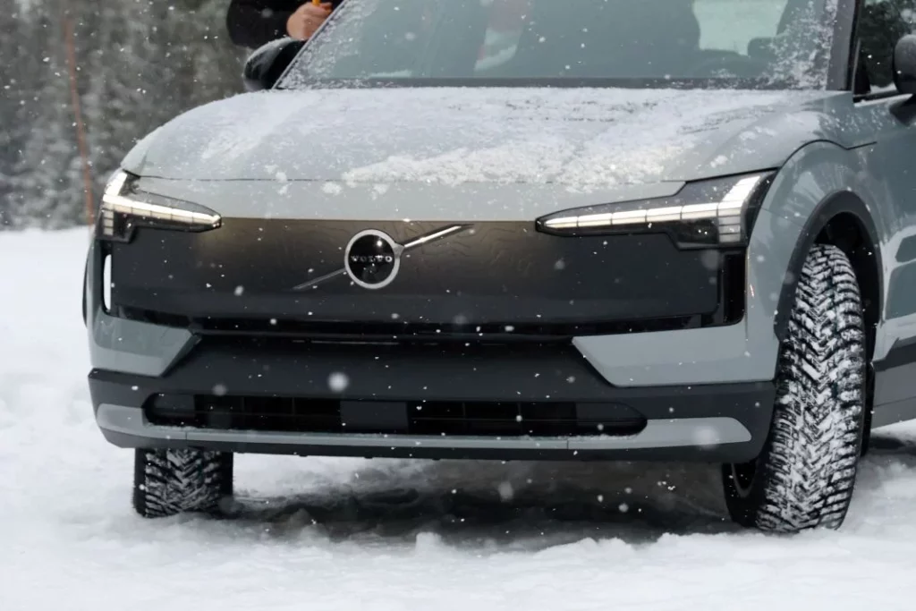 Volvo ultima los detalles del EX30 Cross Country… sin camuflaje 11 Motor16 Volvo EX30 Cross Country 9 Motor16