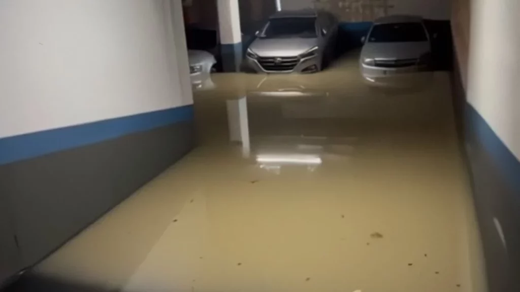 ¿Qué hago si se inunda mi coche en un garaje subterráneo? Esto es lo que ha pasado en Alcorcón 1 Motor16 Los requisitos para reclamar a las aseguradoras que se hagan cargo de los daños en el coche