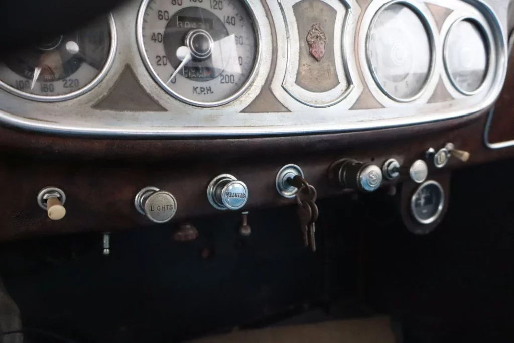 La curiosa historia del coche yate, el inventor del bikini y el carrocero del Tiburón 25 Motor16 coche yate Packard Super Eight Yacht REARD 15 Motor16