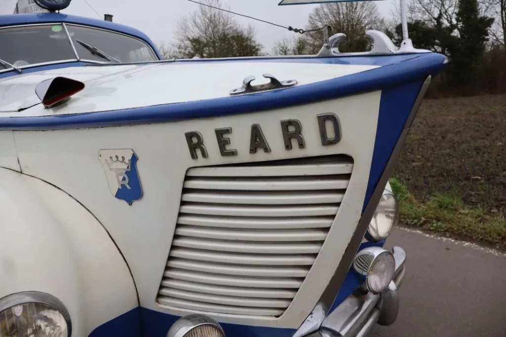 La curiosa historia del coche yate, el inventor del bikini y el carrocero del Tiburón 5 Motor16 coche yate Packard Super Eight Yacht REARD 22 Motor16