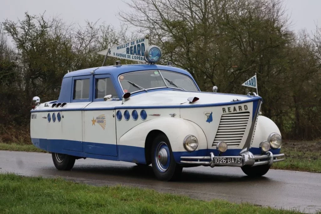 La curiosa historia del coche yate, el inventor del bikini y el carrocero del Tiburón 35 Motor16 coche yate Packard Super Eight Yacht REARD 5 Motor16