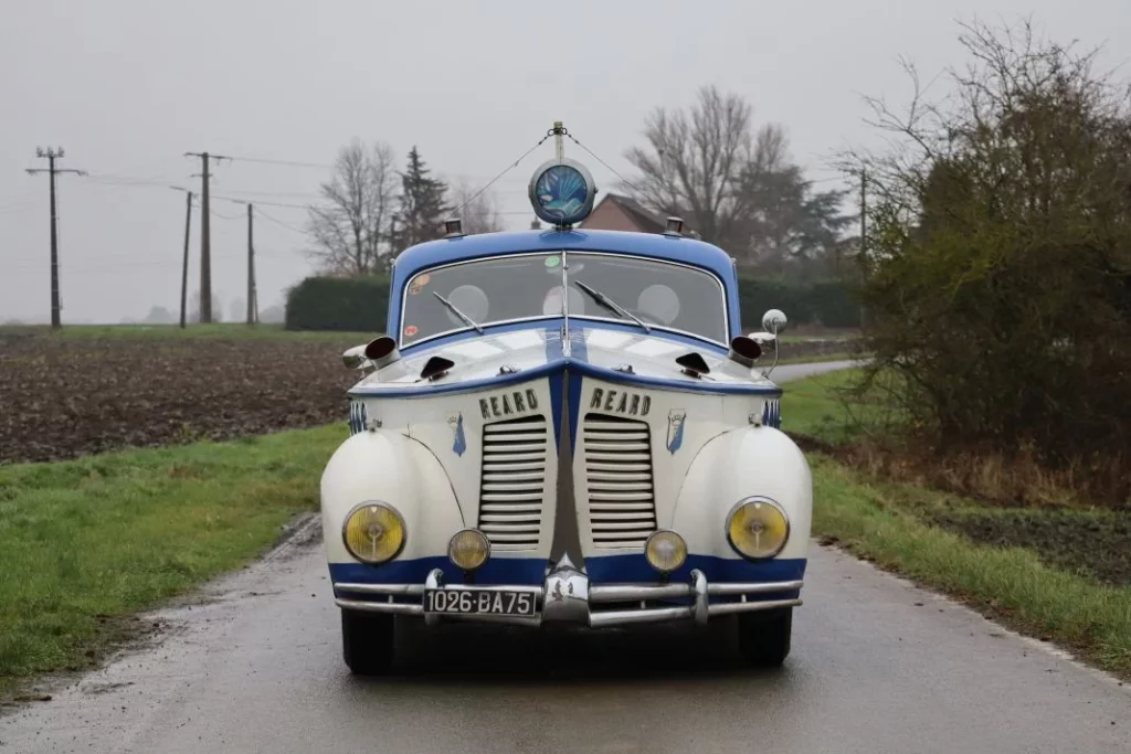 La curiosa historia del coche yate, el inventor del bikini y el carrocero del Tiburón 1 Motor16 coche yate Packard Super Eight Yacht REARD 7 Motor16