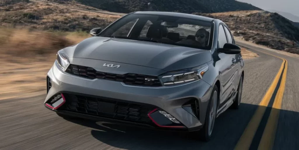 Trump quiere que todos los americanos vayan en coches nuevos. Y por eso este descuento 1 Motor16 3.000 dólares, el aumento por aranceles a los coches baratos