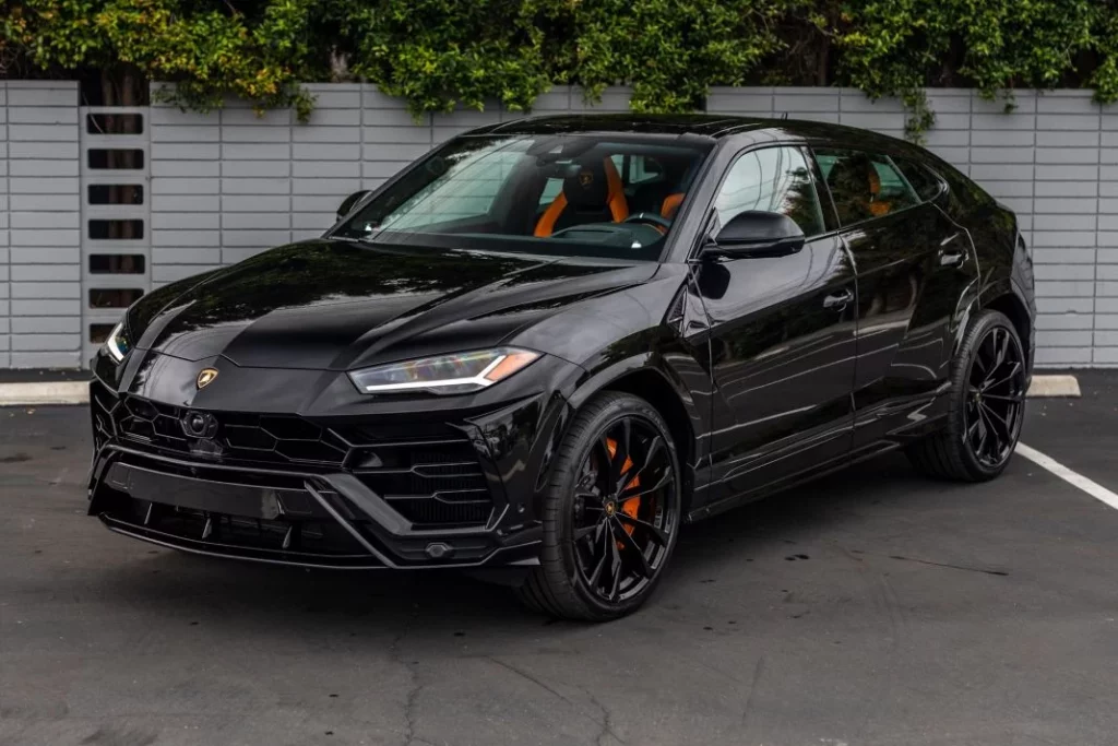 Bolardo 1, Lamborghini Urus 0 2 Motor16 Mucho ojo al conducir un lujoso todoterreno de dos toneladas