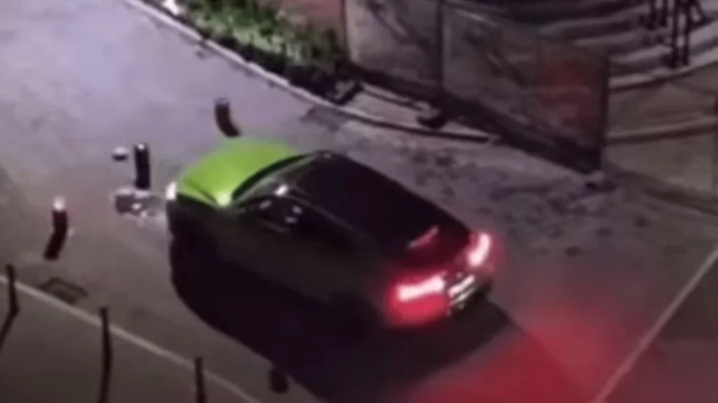 Bolardo 1, Lamborghini Urus 0 1 Motor16 El accidente entre el Lamborghini Urus y el bolardo