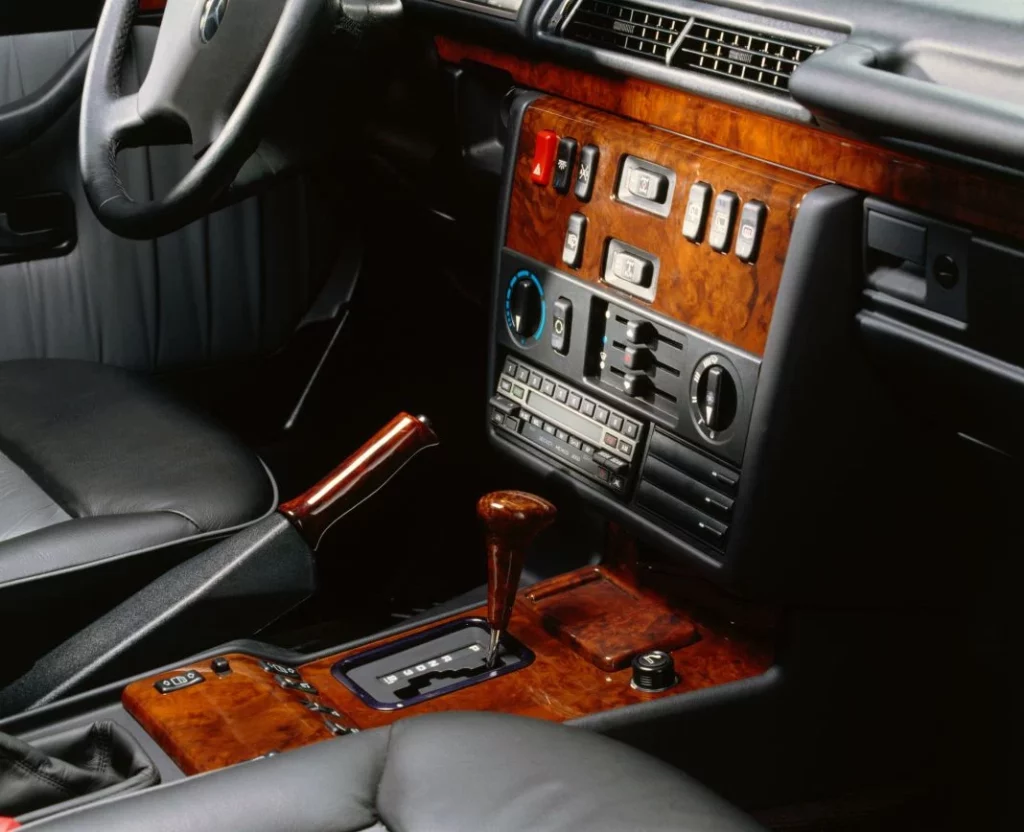 45 años de Mercedes Clase G: La llegada del V8 8 Motor16 mercedes clase g 500 ge 1993 3 Motor16