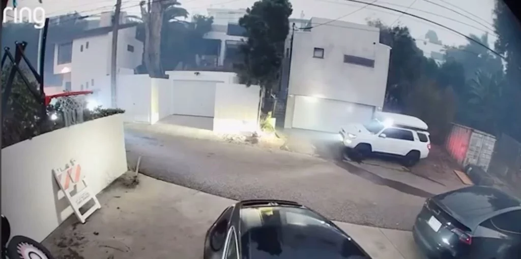 En la vida hay que tener principios: Y si hay que sacrificar un Tesla por salvar un 911 S/T, se sacrifica 2 Motor16 Sacrificar un Tesla tiene sus motivos....