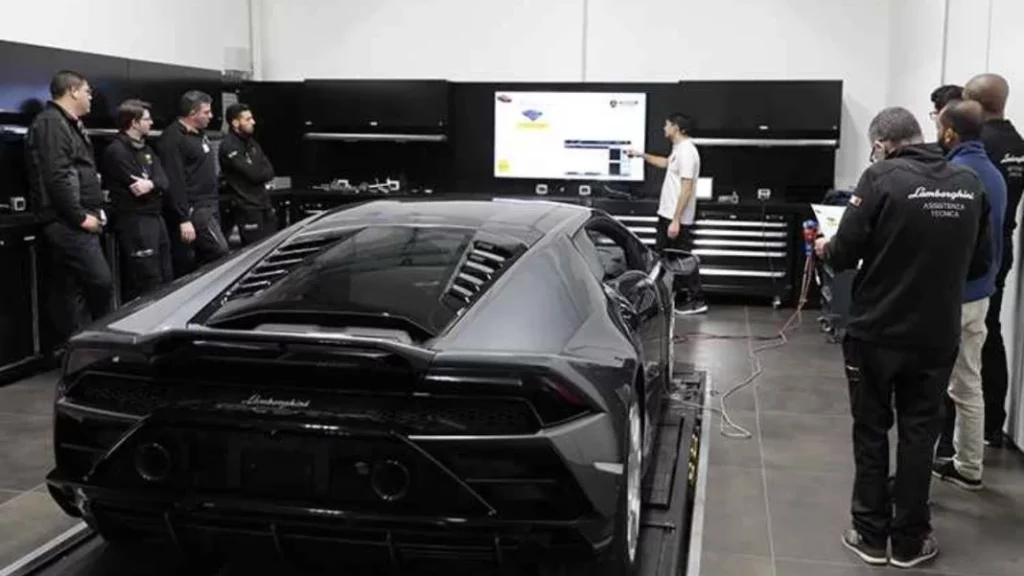 Recordatorio: un coche lujoso requiere un taller especializado...