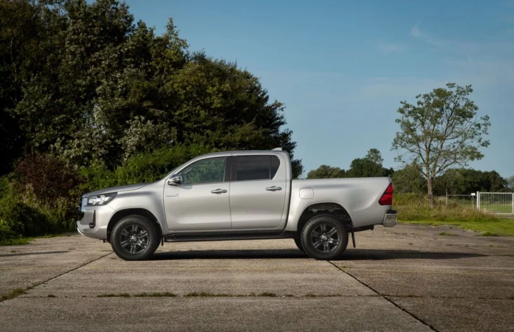 El Toyota Hilux Hybrid 48V por fin está a la venta en España 5 Motor16 toyota hilux 48v mild hybrid 5 Motor16