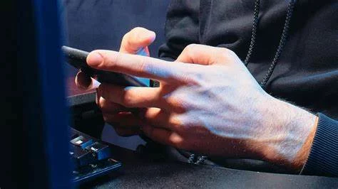 La Policía alerta sobre un nuevo timo con la DGT como 'gancho': Y no aprobaría un examen de la ESO 5 Motor16 puntuación