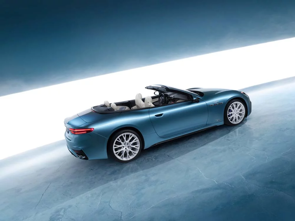 Maserati completa la gama GranCabrio en el hielo de St. Moritz 9 Motor16 02 MaseratiGranCabrioTrofeoONEofONE–THEI.C.E Motor16