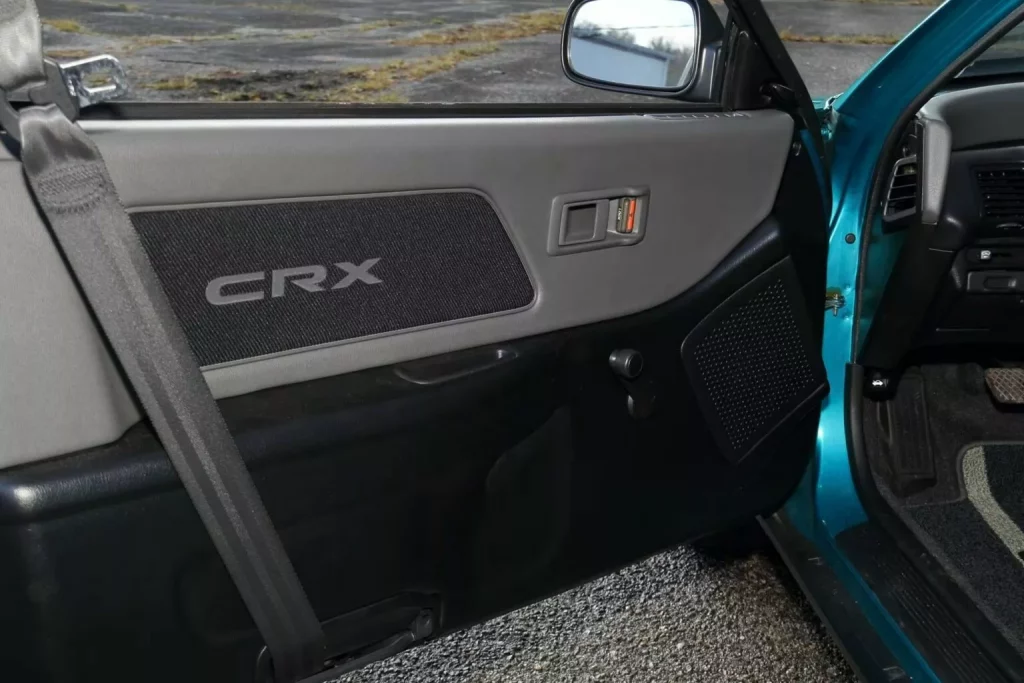 Entre estos dos Honda suman 60 años y 3.840 kilómetros. De ahí su precio 13 Motor16 1991 Honda CRX 2000 Honda Civic Mecum 10 Motor16