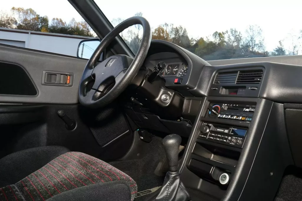 Entre estos dos Honda suman 60 años y 3.840 kilómetros. De ahí su precio 12 Motor16 1991 Honda CRX 2000 Honda Civic Mecum 11 Motor16